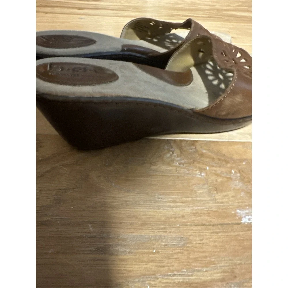BOC Wedge Sandal Womens 9 Brown Leather Laser Cut Floral Slide Summer Shoes